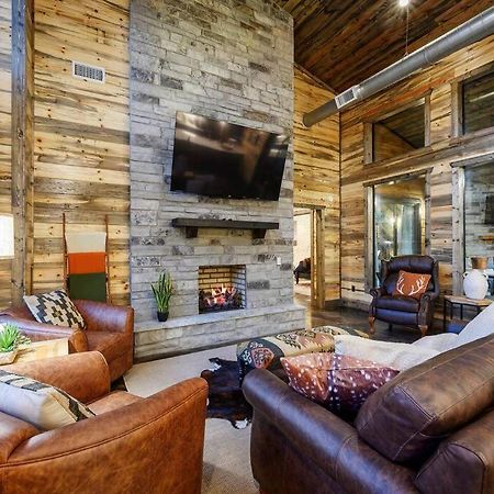 Ember Skye Cabin - 2 Bdr & Bunk Nook/2.5 Bath Броукън Боу Екстериор снимка