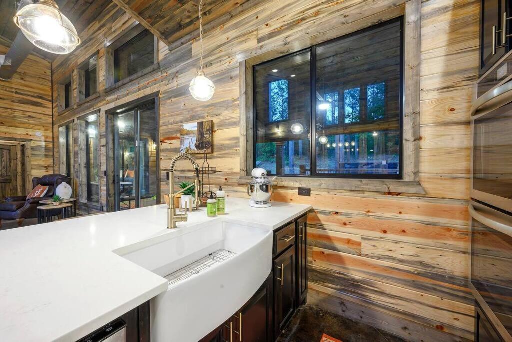 Ember Skye Cabin - 2 Bdr & Bunk Nook/2.5 Bath Броукън Боу Екстериор снимка